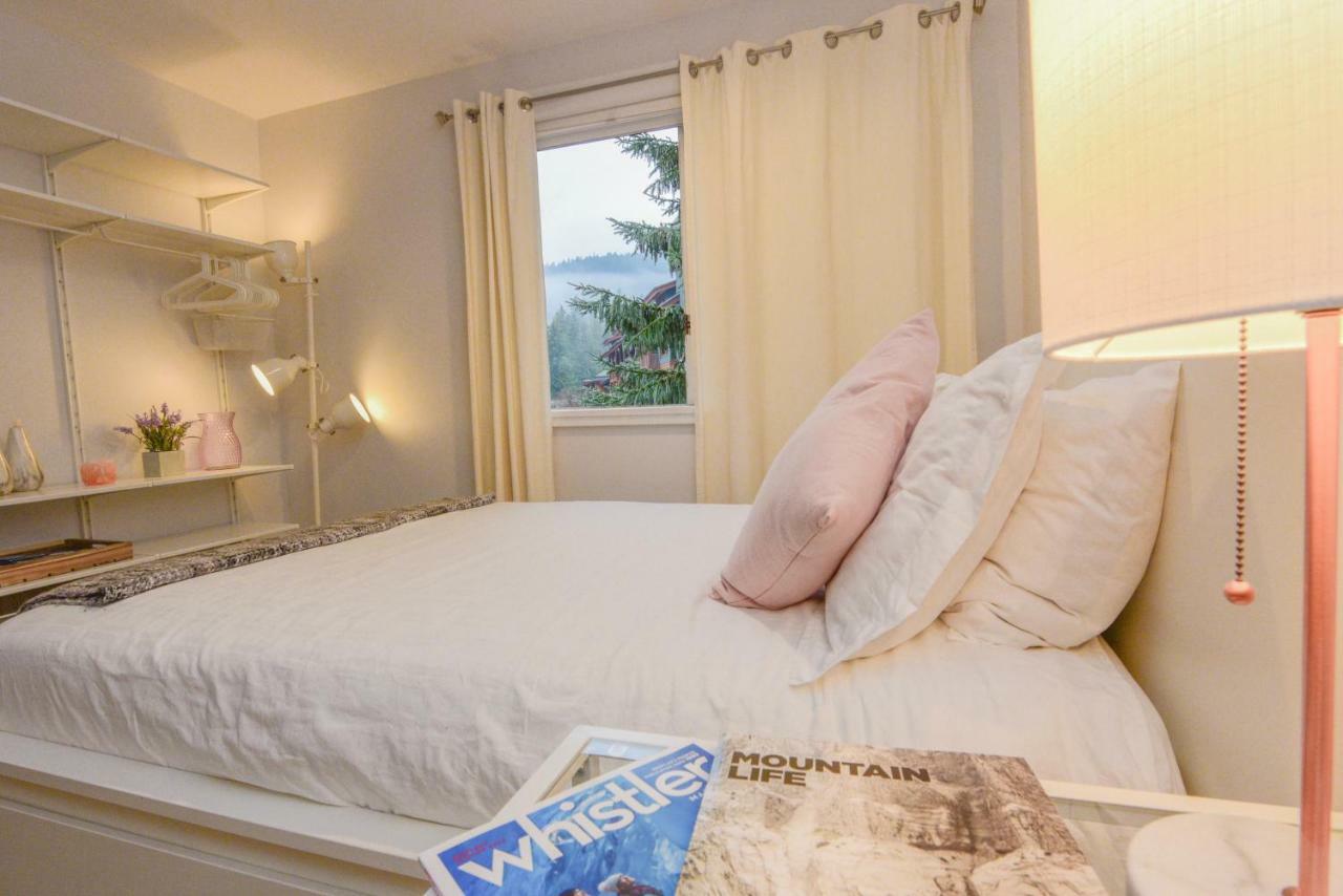 Newly Renovated Whistler Studio エクステリア 写真