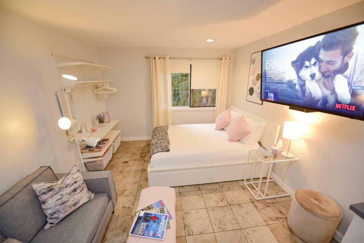 Newly Renovated Whistler Studio エクステリア 写真