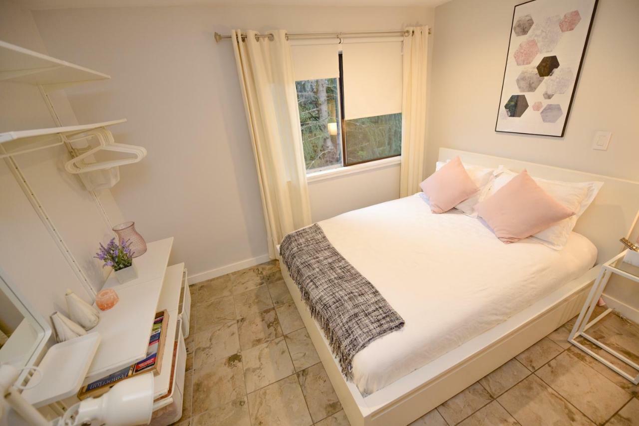 Newly Renovated Whistler Studio エクステリア 写真